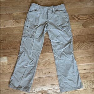 North face cargo pants women’s size 8 Short Outdoor chic Hiking core Trail